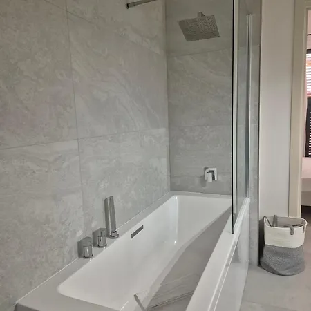 Bed and Breakfast Domus Nova - Luxury Πίτσο