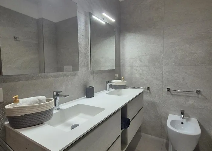 לינה וארוחת בוקר Domus Nova - Luxury פיצו