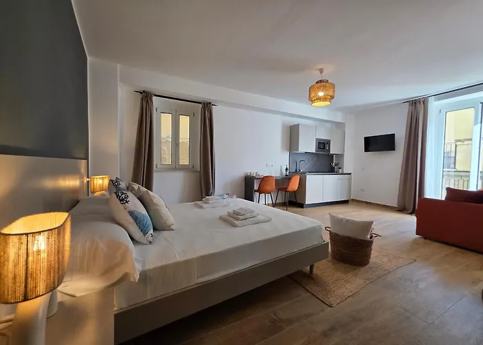 לינה וארוחת בוקר Domus Nova - Luxury