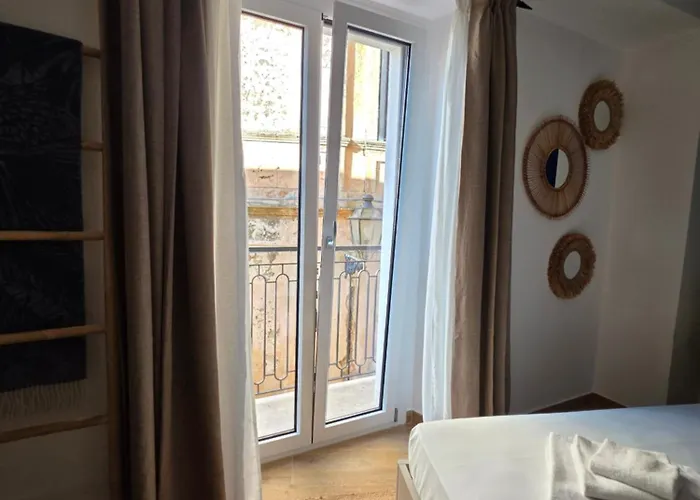 לינה וארוחת בוקר Domus Nova - Luxury